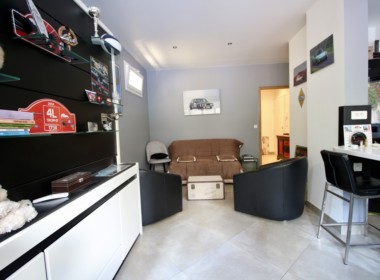 4EE1A1CA-5AE0-4EF8-8FBA-6378B6AF6F9F_1_105_c