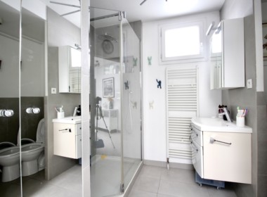 00B460B4-A069-4187-A156-F10FE3046533_1_105_c