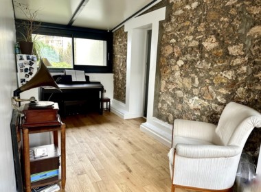 6AA930F3-0AC0-4D61-A2F5-76E47A304957_1_105_c