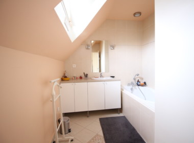 377042A6-D9D3-42DD-83B4-4EF97132E378_1_105_c