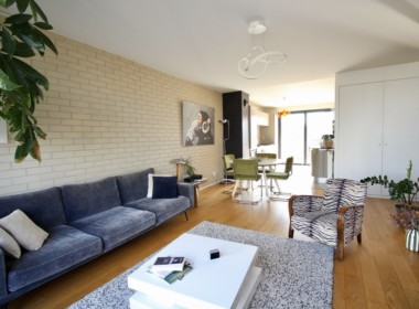 9D81C79E-6833-4BA2-907C-32B42F60CEA7_1_105_c